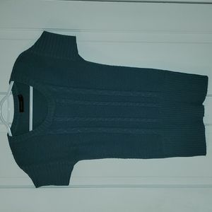 Short sleeved cable knit front sweater